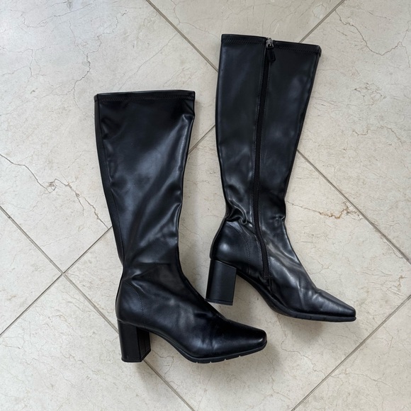 AEROSOLES Black Heeled Boots with Chunky Heel and Knee-High Design - Picture 3 of 6